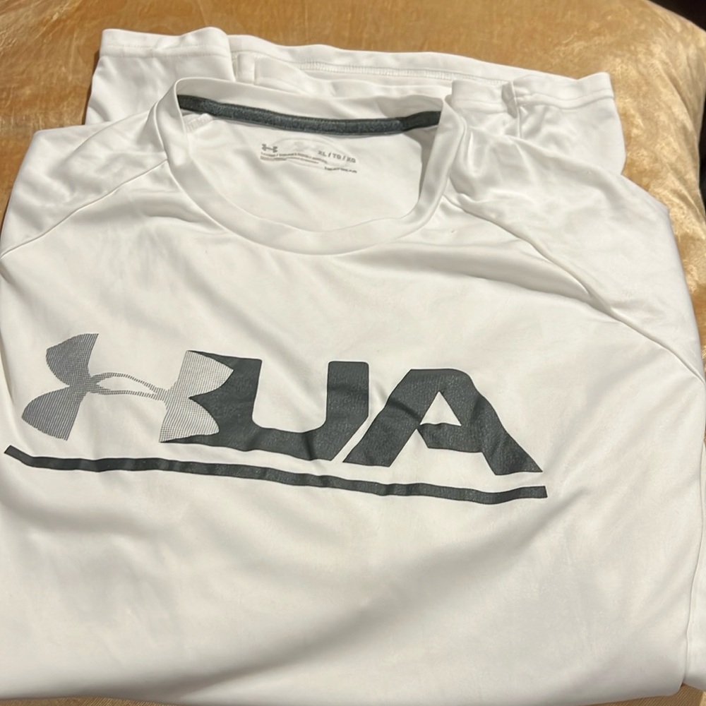 Under Armour heat gear men’s XL short sleeve shirt